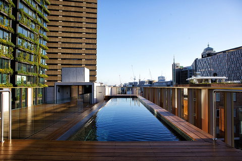 The Old Clare Hotel - Accommodation in Surfers Paradise 1