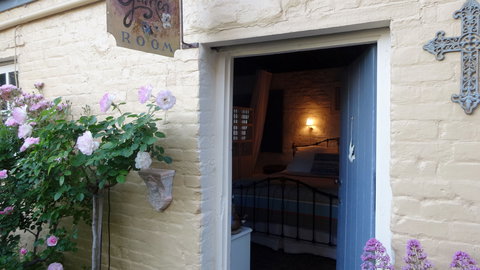 The Globe Inn - Accommodation in Surfers Paradise 2