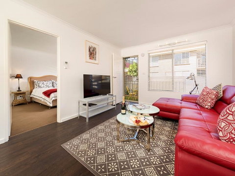 Understated Elegance - Affordable Luxury - Accommodation in Surfers Paradise 1