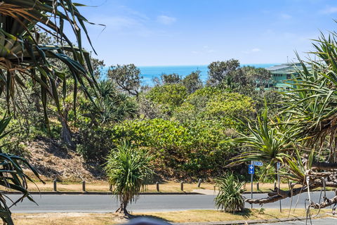 16 Point Lookout Beach Resort - Accommodation in Surfers Paradise 2