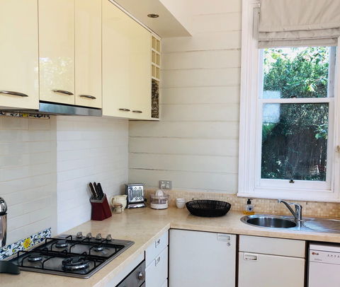 1880s Kananook Heritage House - Accommodation in Surfers Paradise 2