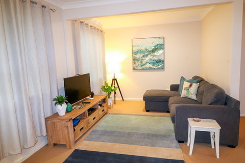 Beachside Cottage At Blacksmiths - Accommodation in Surfers Paradise 1