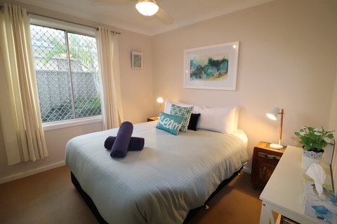 Beachside Cottage At Blacksmiths - Accommodation in Surfers Paradise 2
