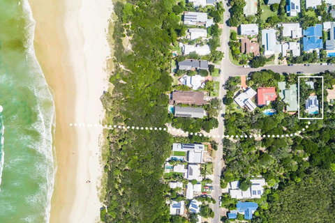 Beach Chalet - Accommodation in Surfers Paradise 2