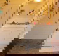 Clyde Cottage - Accommodation in Surfers Paradise