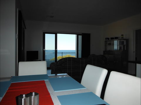 Coastal Getaway - Accommodation in Surfers Paradise 1