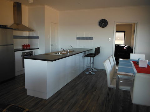 Coastal Getaway - Accommodation in Surfers Paradise 2