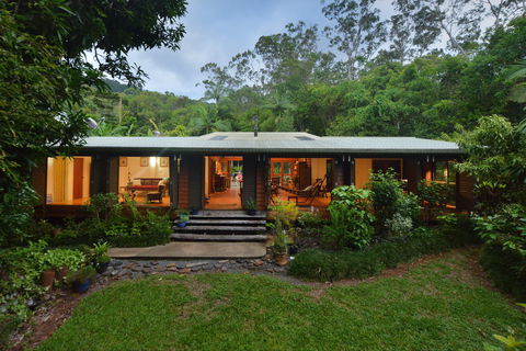 Cow Bay Homestay Bed And Breakfast - Accommodation in Surfers Paradise 0
