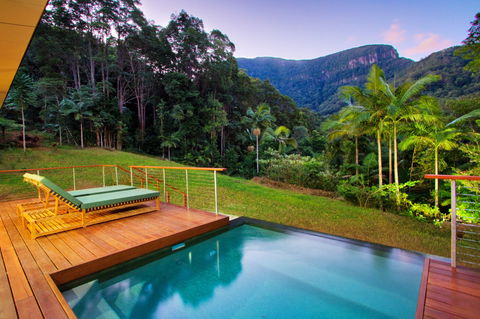 Crystal Creek Rainforest Retreat - Accommodation in Surfers Paradise 1