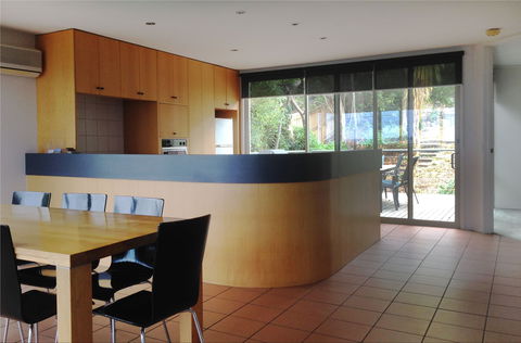 Dlux + Escape @ 83 Great Ocean Road Apartments Lorne - Accommodation in Surfers Paradise 1