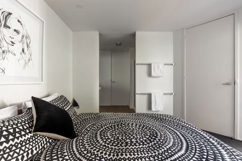 Dlux + Escape @ 83 Great Ocean Road Apartments Lorne - Accommodation in Surfers Paradise 2