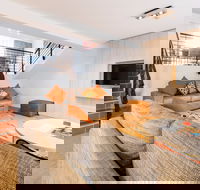 Emu Walk Apartments - Accommodation in Surfers Paradise