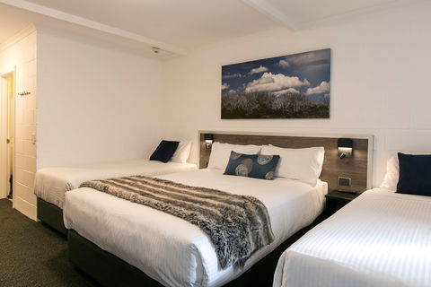 Falls Creek Hotel - Accommodation in Surfers Paradise 1