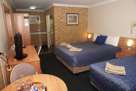 Forest Lodge Motor Inn And Restaurant - Accommodation in Surfers Paradise 1
