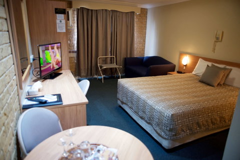 Forest Lodge Motor Inn And Restaurant - Accommodation in Surfers Paradise 2