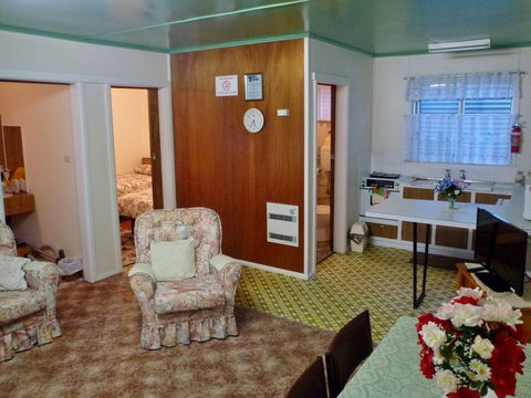 Parkers Holiday Cottages - Accommodation in Surfers Paradise 1