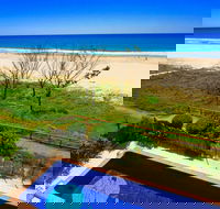 Pelican Sands Beach Resort - Accommodation in Surfers Paradise