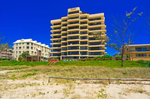 Pelican Sands Beach Resort - Accommodation in Surfers Paradise 1