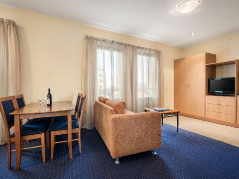 Quest Savoy - Accommodation in Surfers Paradise 2