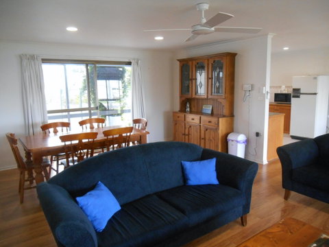 Roshy's Retreat - Accommodation in Surfers Paradise 2