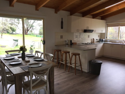 Swagman Homestead At Stockman's Ridge Wines - Accommodation in Surfers Paradise 2