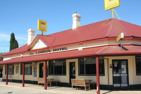 The London Hotel Motel - Accommodation in Surfers Paradise 0