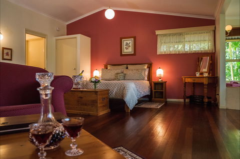 The Falls Montville - Accommodation in Surfers Paradise 1