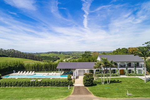 Villa St Helena - Accommodation in Surfers Paradise 2