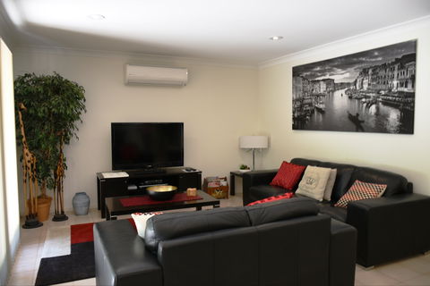 Wagga Riverside Apartments - Accommodation in Surfers Paradise 2