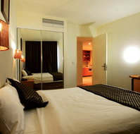 Golden Pebble Hotel - Accommodation in Surfers Paradise