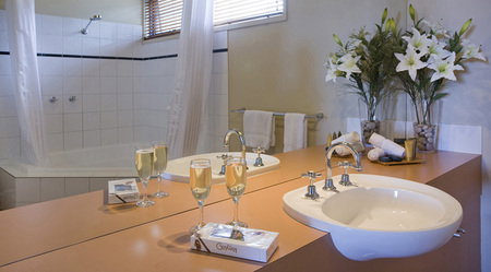 Chatby Lane - Accommodation in Surfers Paradise 2