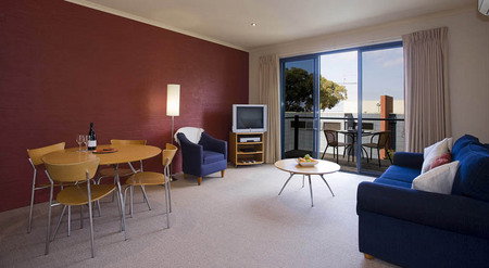 Chatby Lane - Accommodation in Surfers Paradise 3