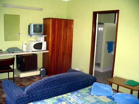 Opal Motel - Accommodation in Surfers Paradise 3