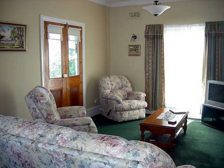 Airleigh - Rose Cottage - Accommodation in Surfers Paradise 1