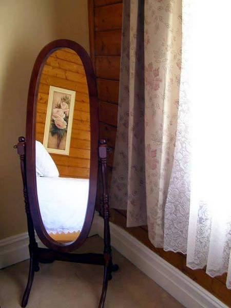 Airleigh - Rose Cottage - Accommodation in Surfers Paradise 3