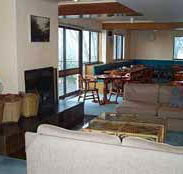 Trackers Mountain Lodge - Accommodation in Surfers Paradise