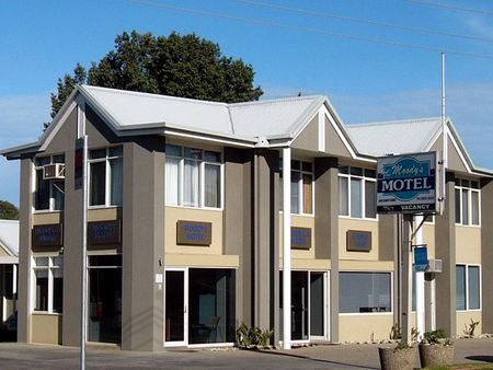 Moodys Motel - Accommodation in Surfers Paradise 0
