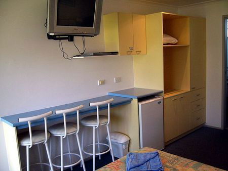 Moodys Motel - Accommodation in Surfers Paradise 3