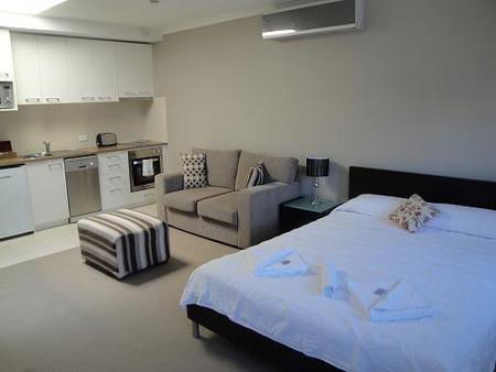 The Queenscliff Inn - Accommodation in Surfers Paradise 2
