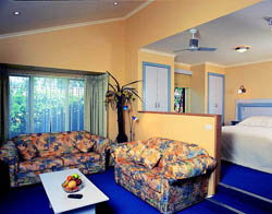 Cock 'n' Bull Boutique Hotel - Accommodation in Surfers Paradise 3