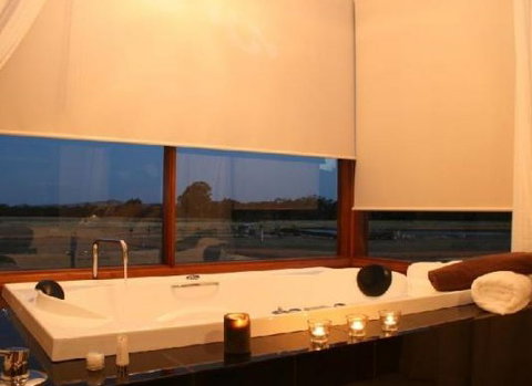Aurora Cottages - Accommodation in Surfers Paradise 1