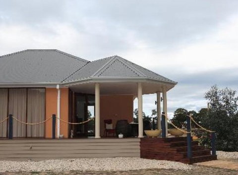 Aurora Cottages - Accommodation in Surfers Paradise 4