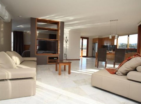 Aurora Cottages - Accommodation in Surfers Paradise 5
