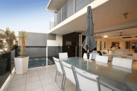 Alex Beach House - Accommodation in Surfers Paradise 1