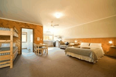 Banjo’s All Seasons Accommodation - Accommodation in Surfers Paradise 1