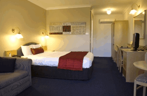 In Town Motor Inn - Accommodation in Surfers Paradise 1