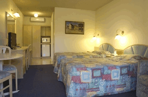 In Town Motor Inn - Accommodation in Surfers Paradise 2