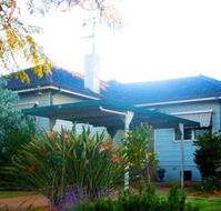 Straw Houses - Accommodation in Surfers Paradise