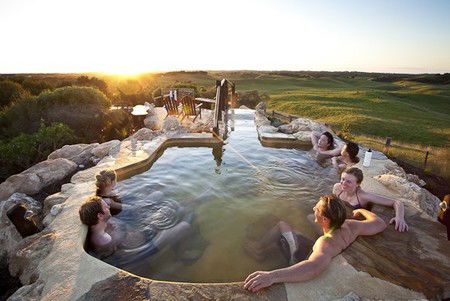 Peninsula Hot Springs - Accommodation in Surfers Paradise 2