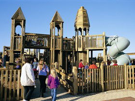 Jubilee Park Adventure Playground - Accommodation in Surfers Paradise 0